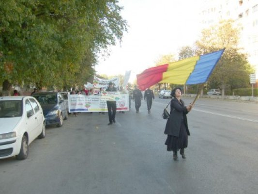 Duminica protestelor: gazele de şist şi Roşia Montană s-au amestecat cu iubitorii maidanezilor